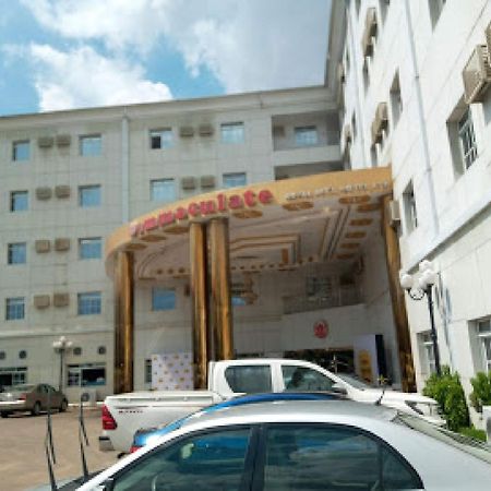 Room In Bb - Immaculate Royal International Hotel Owerri Exterior foto