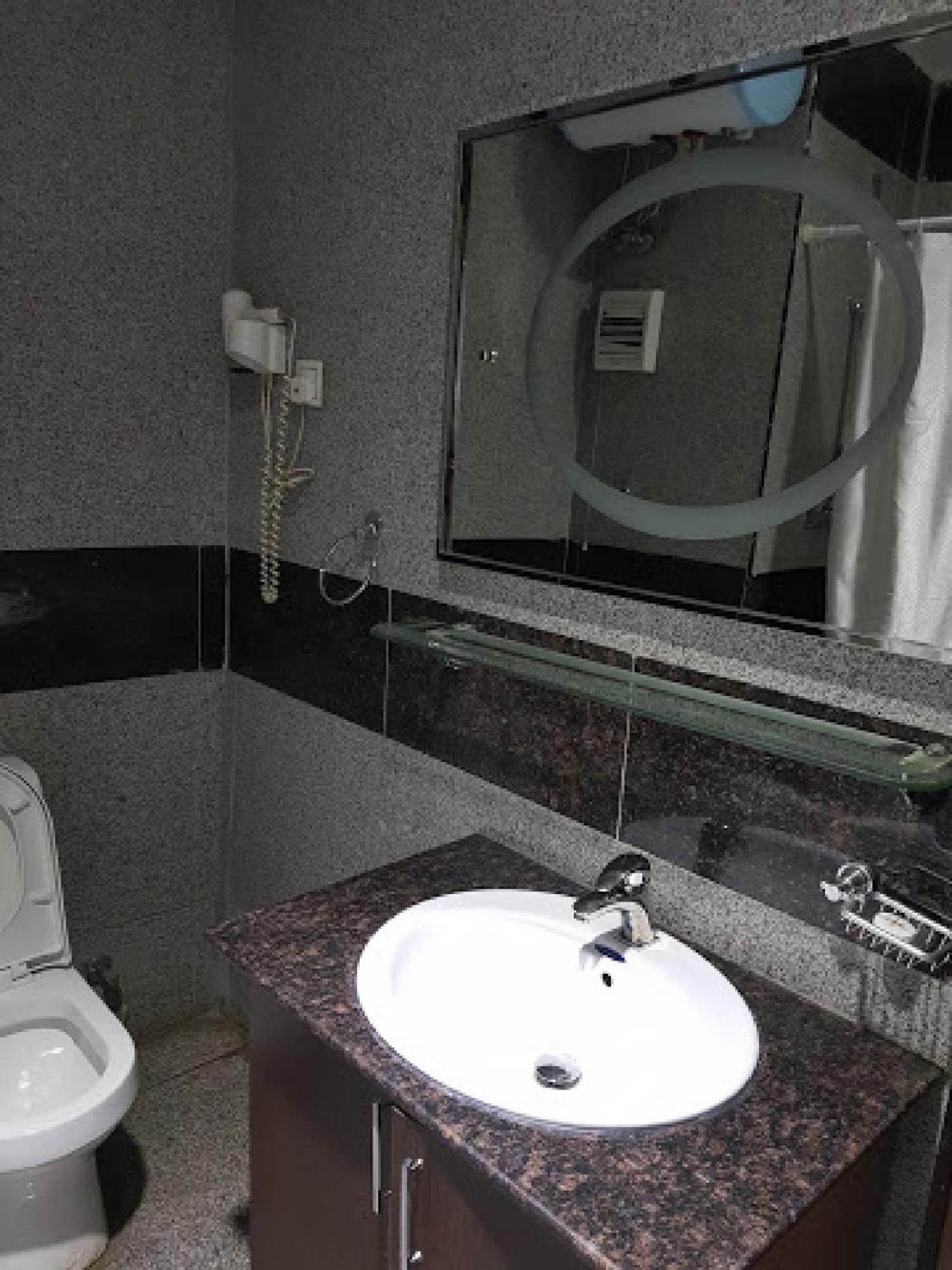 Room In Bb - Immaculate Royal International Hotel Owerri Exterior foto