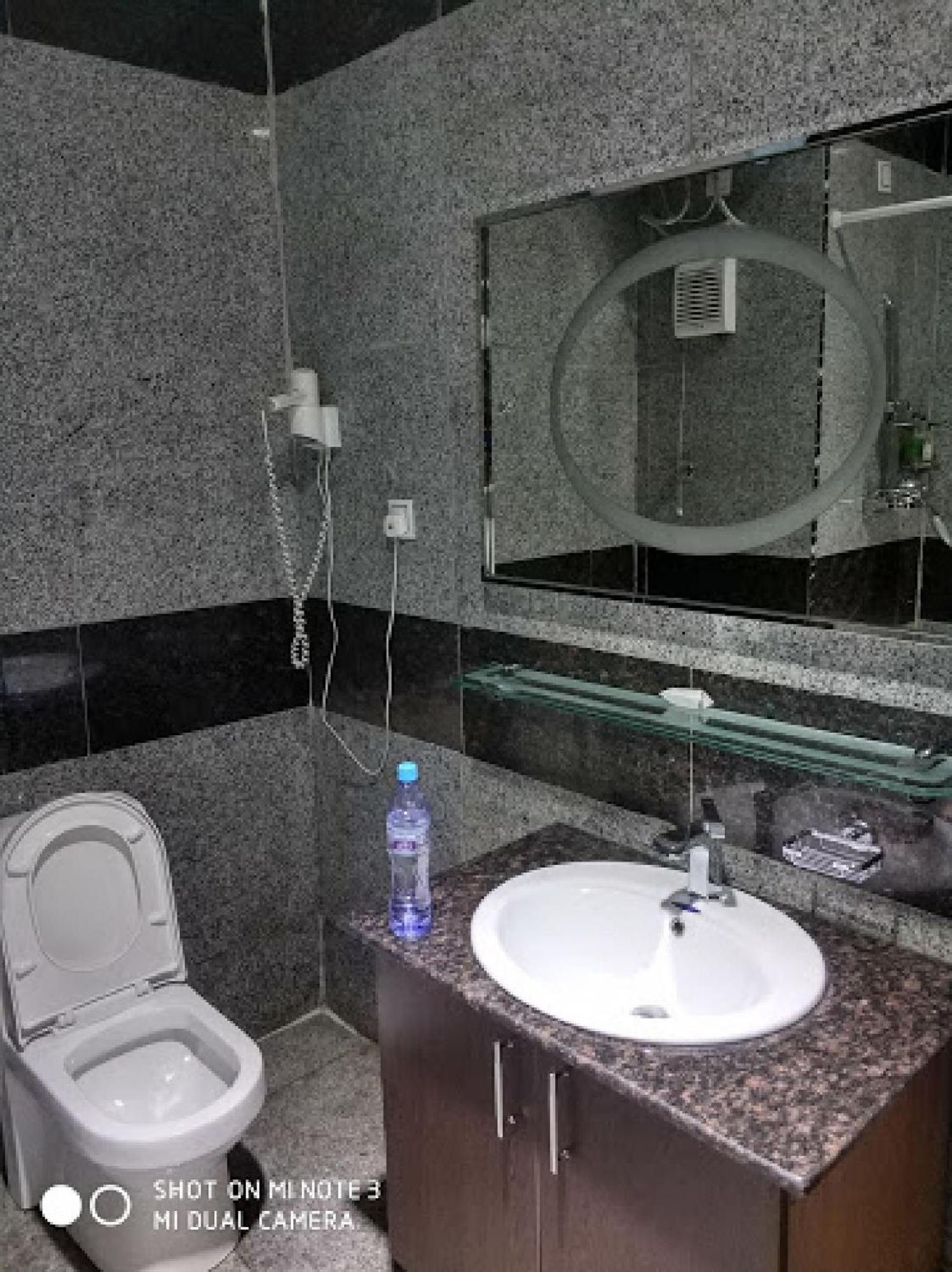 Room In Bb - Immaculate Royal International Hotel Owerri Exterior foto