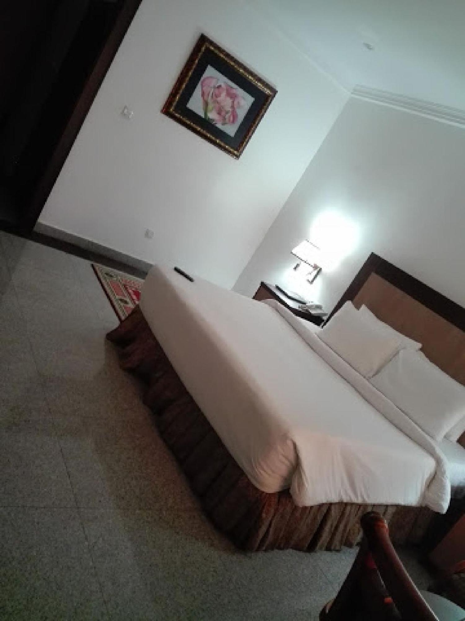 Room In Bb - Immaculate Royal International Hotel Owerri Exterior foto
