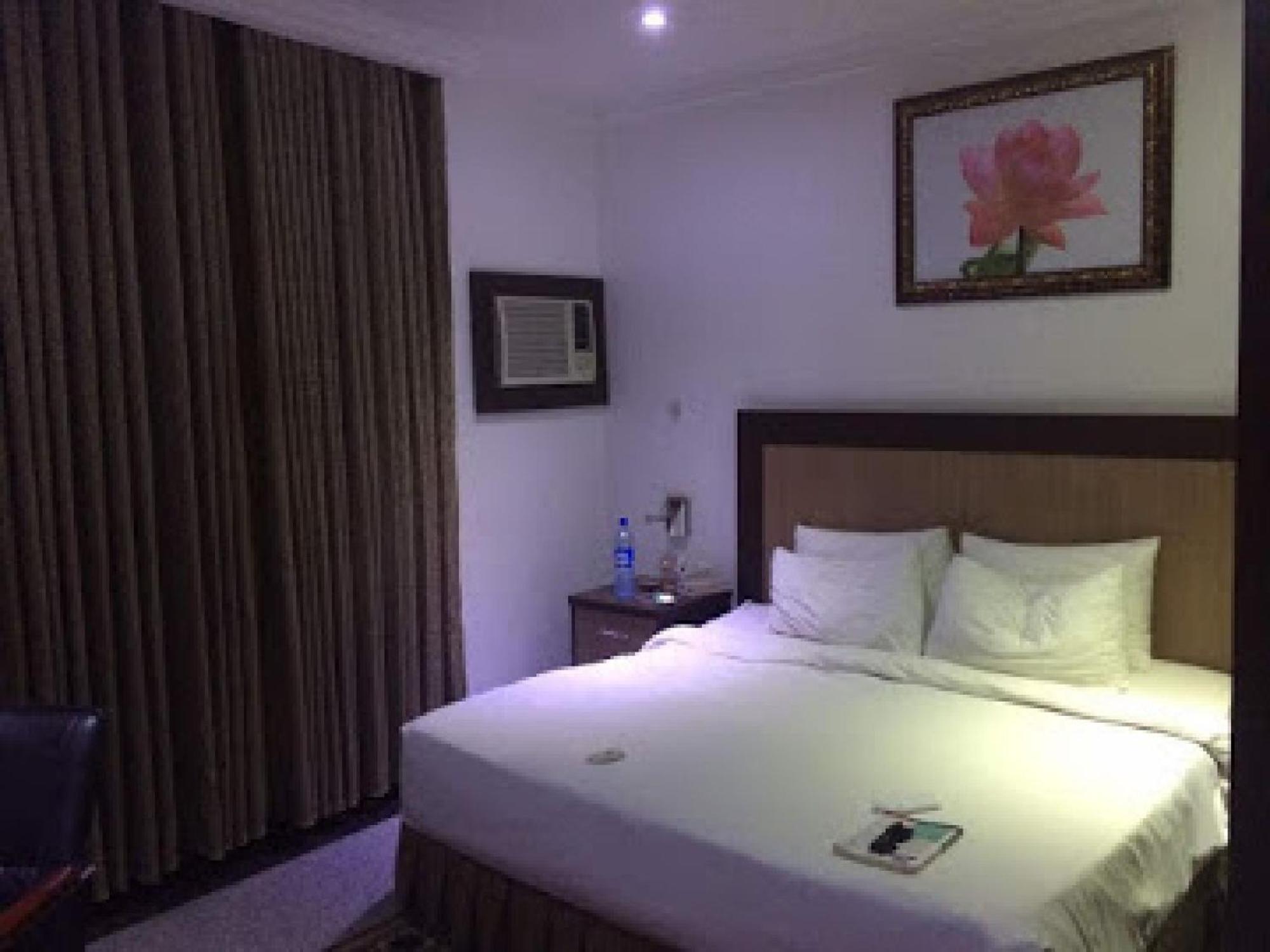 Room In Bb - Immaculate Royal International Hotel Owerri Exterior foto