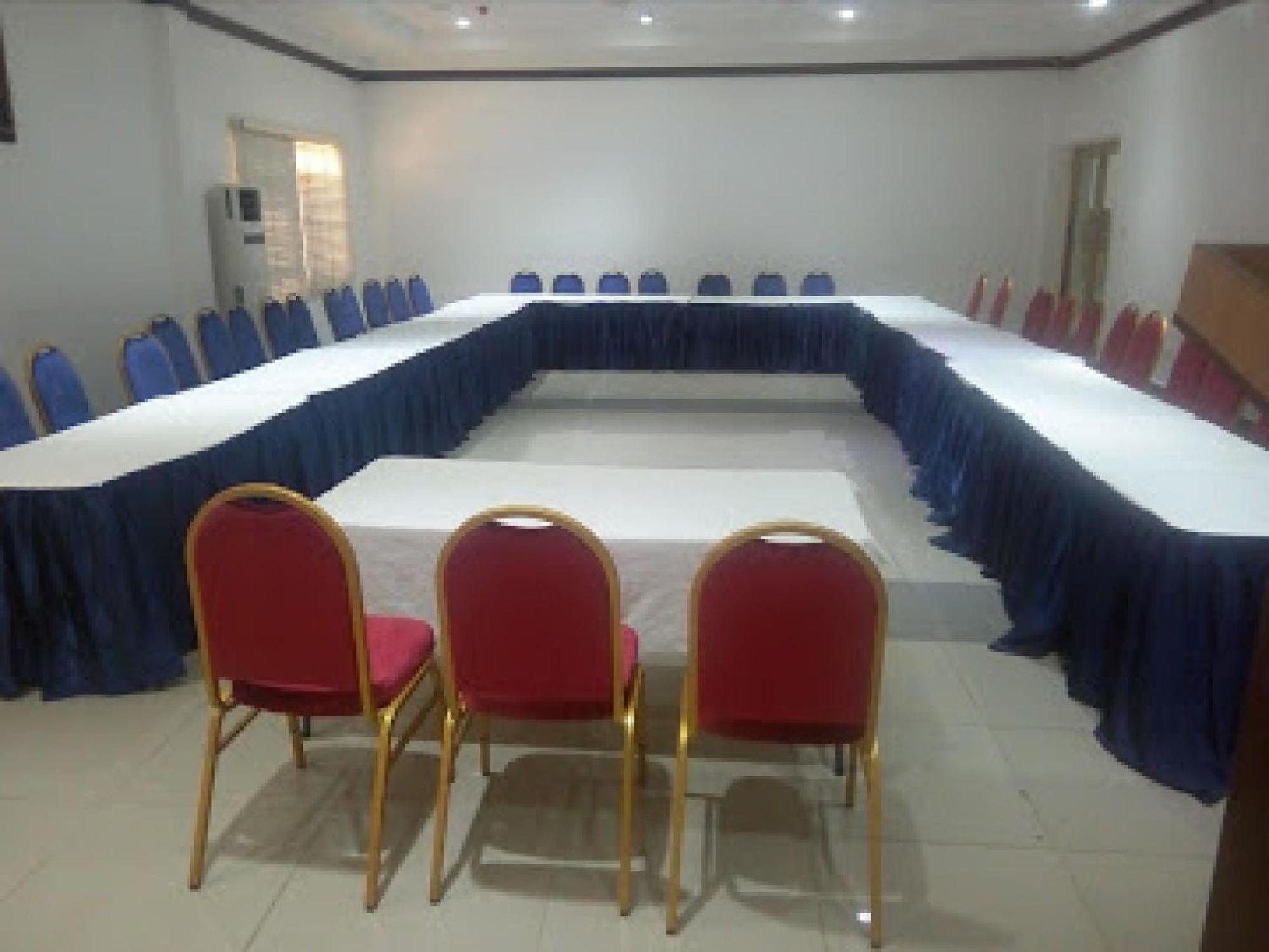 Room In Bb - Immaculate Royal International Hotel Owerri Exterior foto