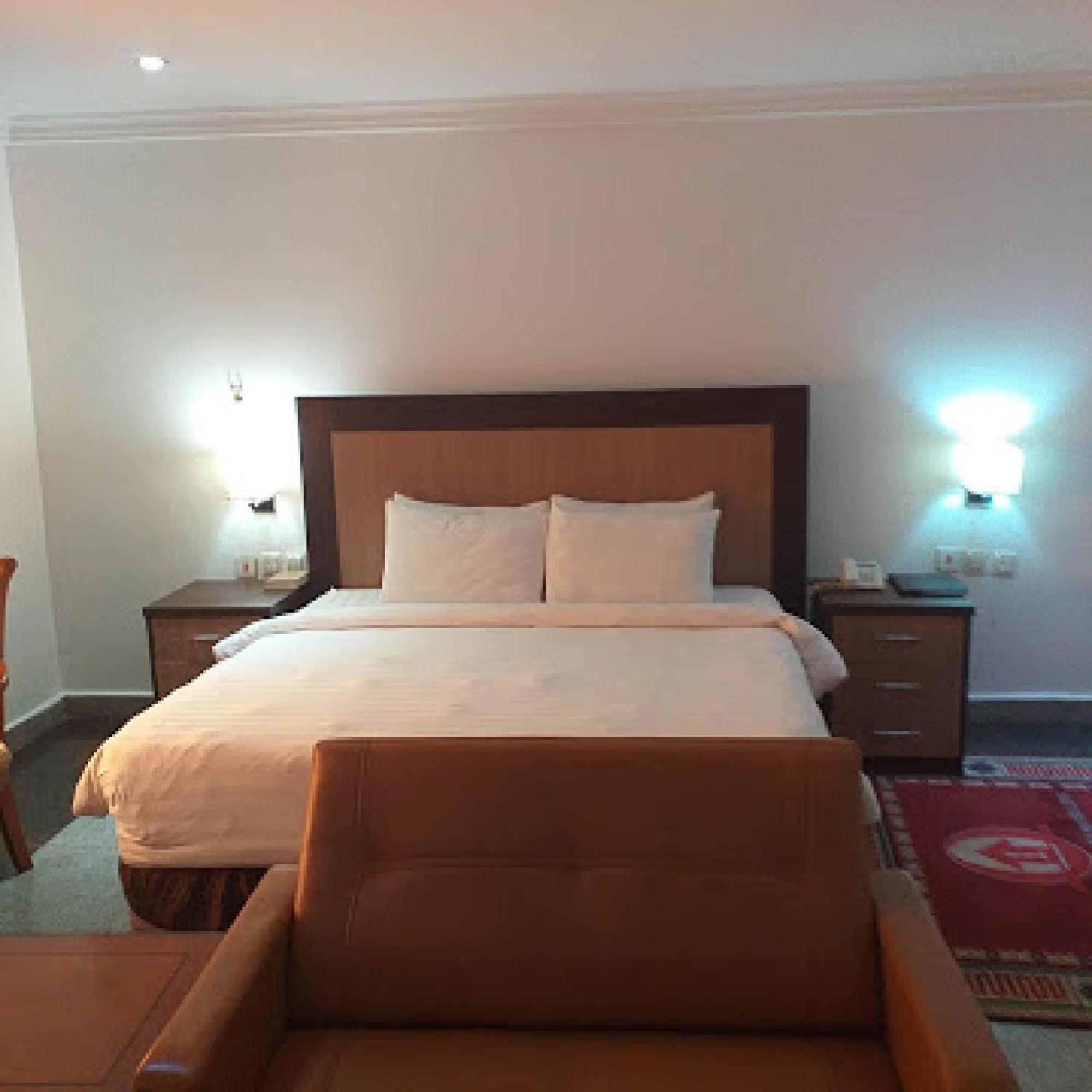Room In Bb - Immaculate Royal International Hotel Owerri Exterior foto
